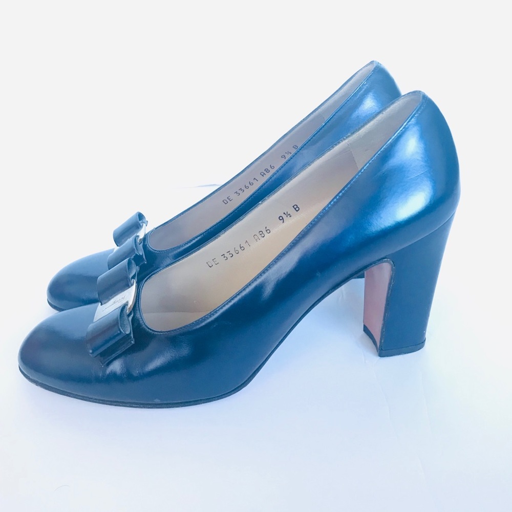 Salvatore Ferragamos purple pumps - Picture 3 of 8
